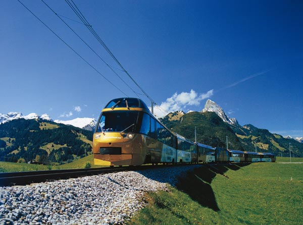 Tren con vista panorámica para que disfrutes el paisaje.