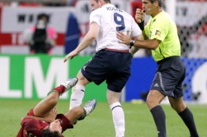 Rooney pisando en la entrepierna a Ricardo Carvalho, Mundial 2006.