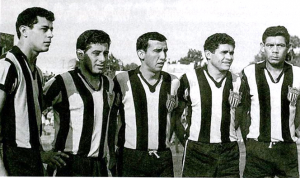 Delantera histórica de Guaraní, con Aurelio Martínez, los Juáres, Dionisio Valdéz y Juan Graciano "Ka'i" González (foto Conmebol)