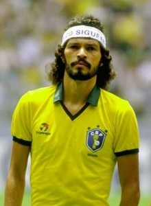 Con la selección de Brasil, siempre con su lema de rebeldía.